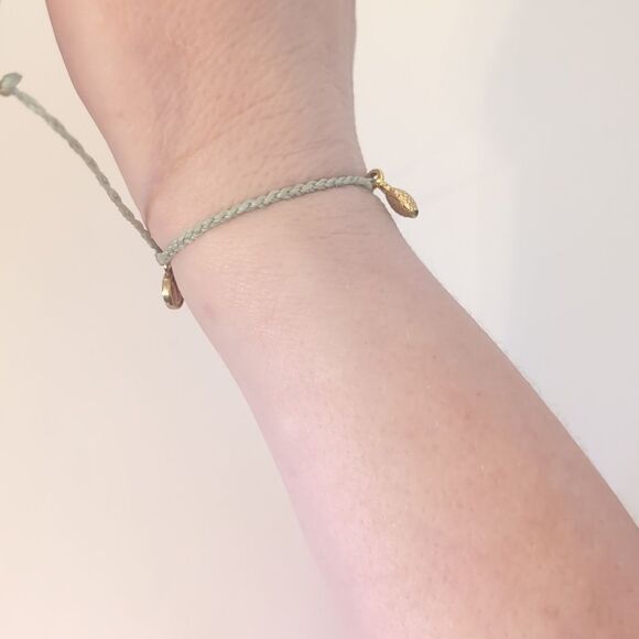 796 Pura Vida‎ Green with Gold Pineapple Multi Strand Adjustable Slider Bracelet - Picture 2 of 4